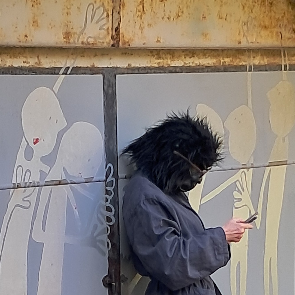 Birgit Matter Kunstforscherin bring ein G Performanz II Ja mein Schatz, das schadet dir... ein Spektakel Fotografie: Theres Wetzel